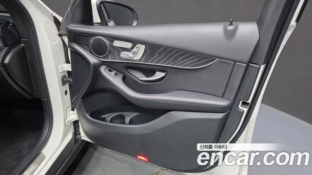 Mercedes-Benz GLC-Class 2019 — Şəkil 24/32