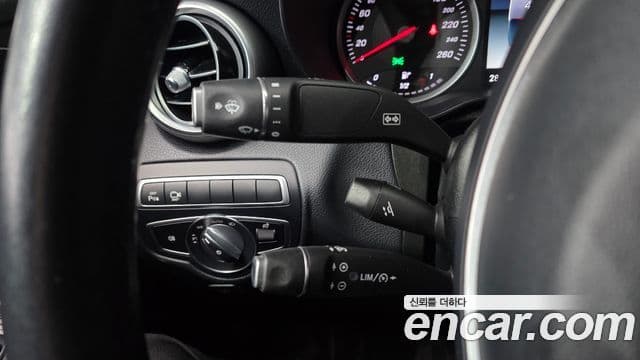 Mercedes-Benz GLC-Class 2019 — Şəkil 25/32