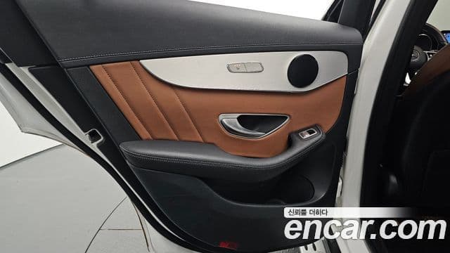 Mercedes-Benz GLC-Class 2021 — Photo 30/36