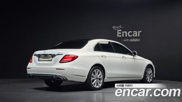 Mercedes-Benz E-Class 2018 — ფოტო 2/20