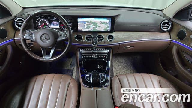Mercedes-Benz E-Class 2018 — ფოტო 7/20