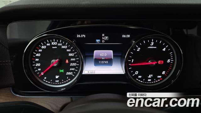 Mercedes-Benz E-Class 2018 — ფოტო 8/20
