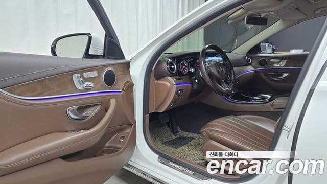 Mercedes-Benz E-Class 2018 — ფოტო 10/20