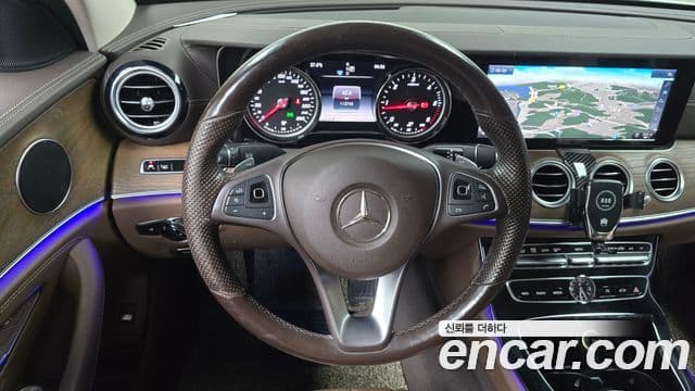 Mercedes-Benz E-Class 2018 — ფოტო 12/20