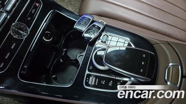Mercedes-Benz E-Class 2018 — ფოტო 17/20