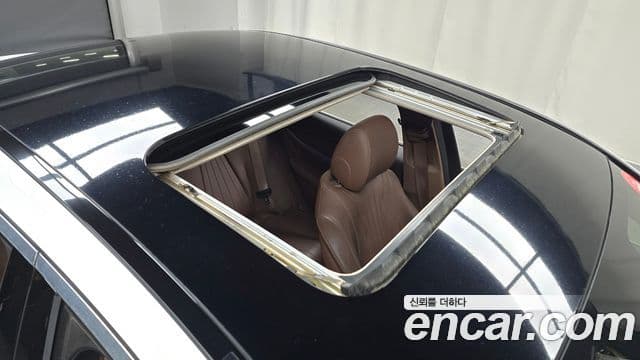 Mercedes-Benz E-Class 2018 — ფოტო 18/20
