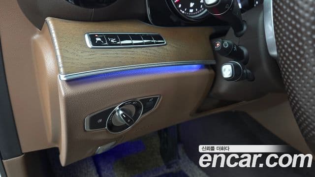 Mercedes-Benz E-Class 2018 — ფოტო 20/20