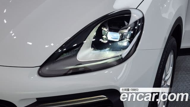 Porsche Cayenne 2020 — Photo 14/36