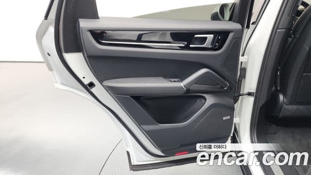 Porsche Cayenne 2020 — Photo 4/36