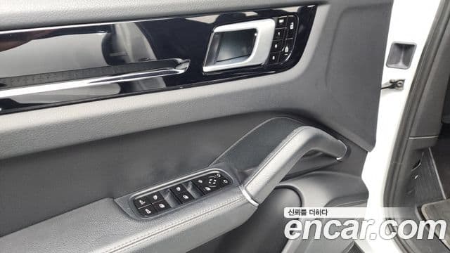 Porsche Cayenne 2020 — Photo 31/36