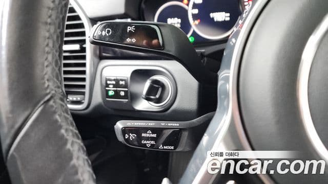 Porsche Cayenne 2020 — Photo 32/36
