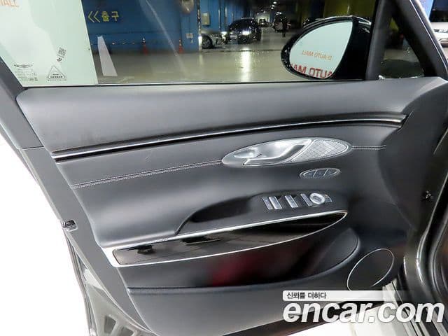 Genesis GV70 2023 — ფოტო 13/20