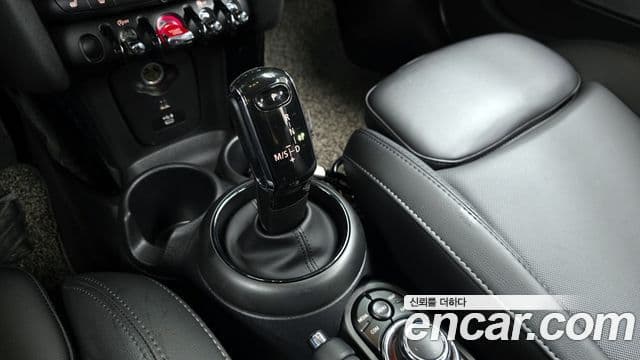 Mini Cooper 2021 — ფოტო 7/20
