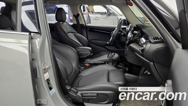 Mini Cooper 2021 — ფოტო 10/20