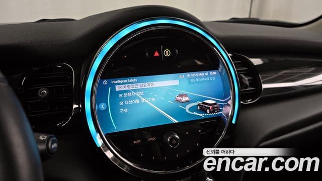 Mini Cooper 2021 — ფოტო 17/20