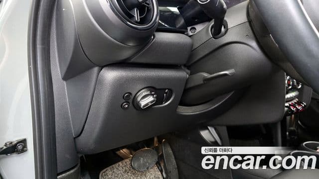 Mini Cooper 2021 — ფოტო 18/20