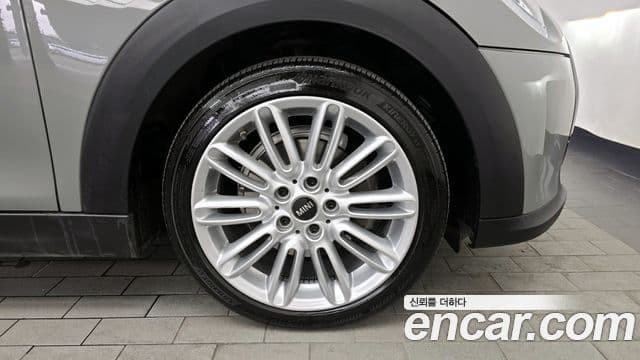 Mini Cooper 2021 — Photo 8/24