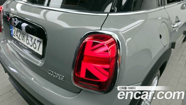 Mini Cooper 2021 — Photo 23/24