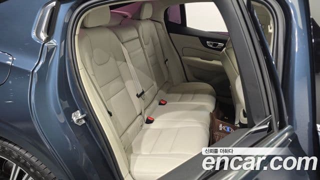 Volvo S60 2021 — Şəkil 12/20