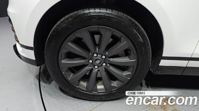 Land Rover Range Rover Velar 2023 — ფოტო 5/20