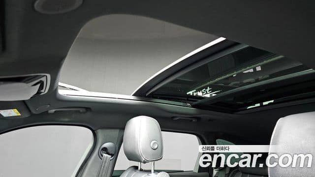 Land Rover Range Rover Velar 2023 — ფოტო 15/20