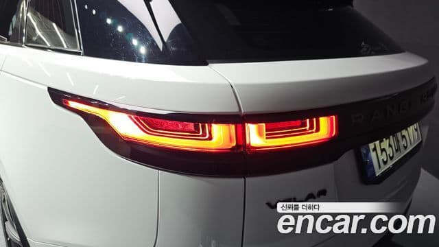 Land Rover Range Rover Velar 2023 — Photo 7/33