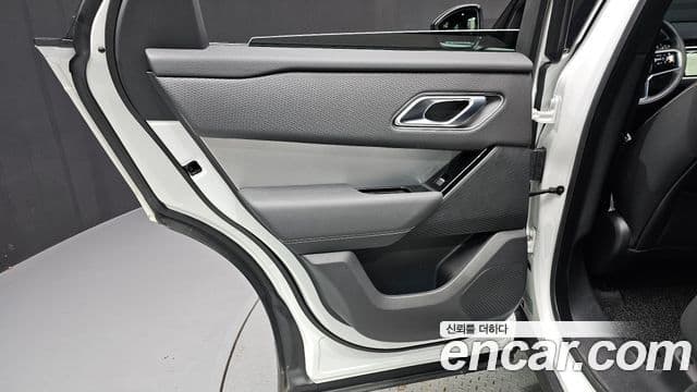 Land Rover Range Rover Velar 2023 — Photo 26/33