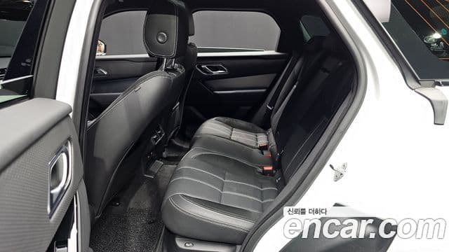 Land Rover Range Rover Velar 2023 — Photo 28/33