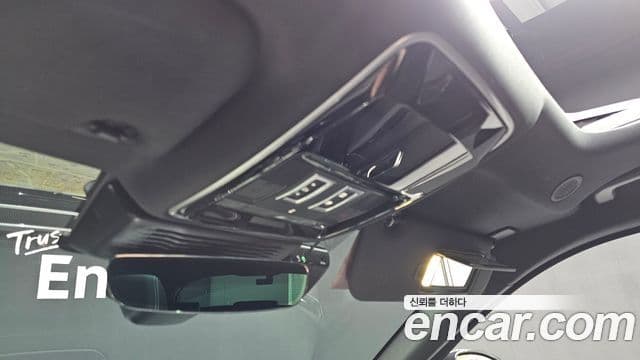 Land Rover Range Rover Velar 2023 — Photo 31/33
