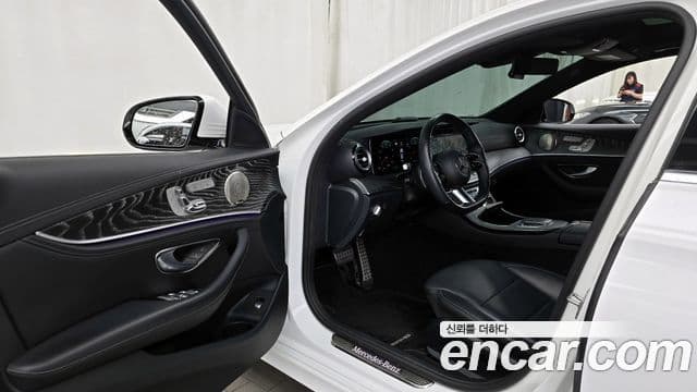 Mercedes-Benz E-Class 2022 — Фото 10/20