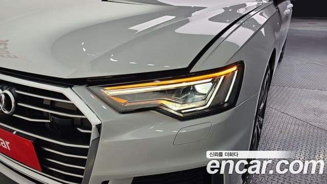 Audi A6 2022 — Photo 2/33