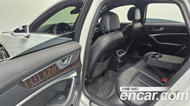 Audi A6 2022 — Photo 8/33