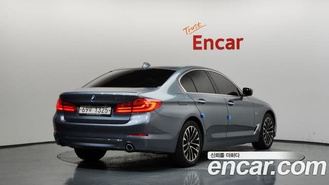 BMW 5 Series 2018 — Şəkil 2/20