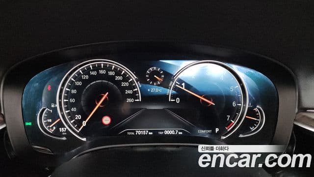 BMW 5 Series 2018 — Şəkil 8/20