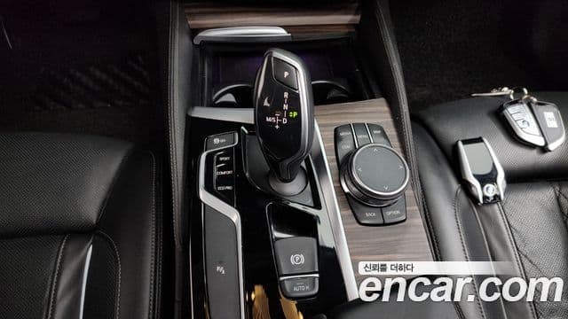 BMW 5 Series 2018 — Şəkil 9/20