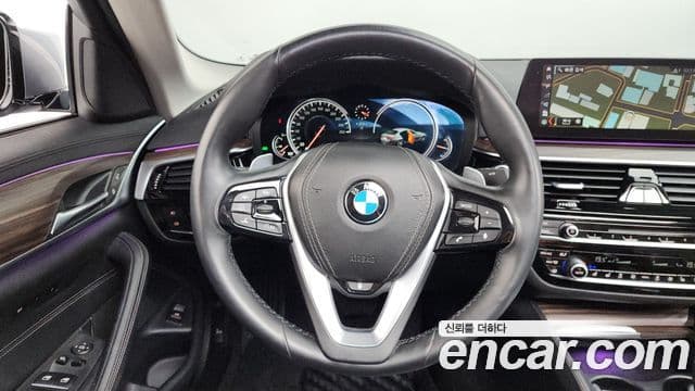 BMW 5 Series 2018 — Şəkil 13/20
