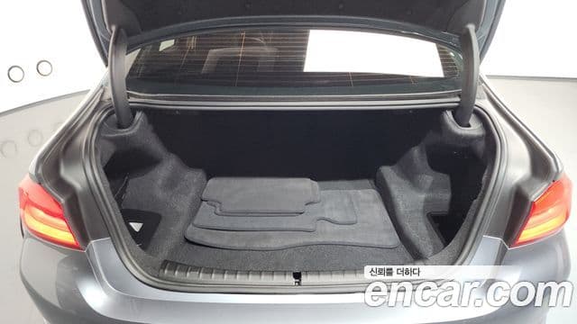 BMW 5 Series 2018 — Şəkil 20/20