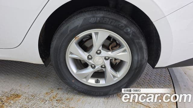 Hyundai The New Avante Hybrid 2022 — Şəkil 14/30