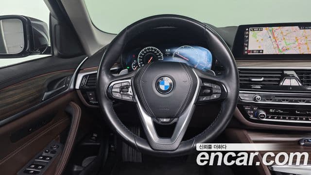 BMW 5 Series 2019 — Фото 12/20