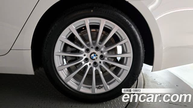 BMW 5 Series 2019 — Şəkil 23/30
