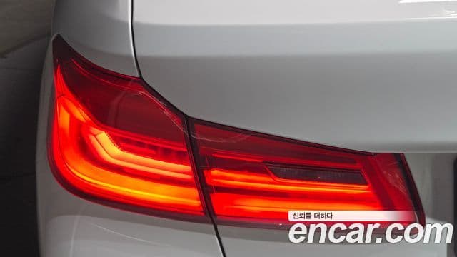BMW 5 Series 2019 — Şəkil 17/30