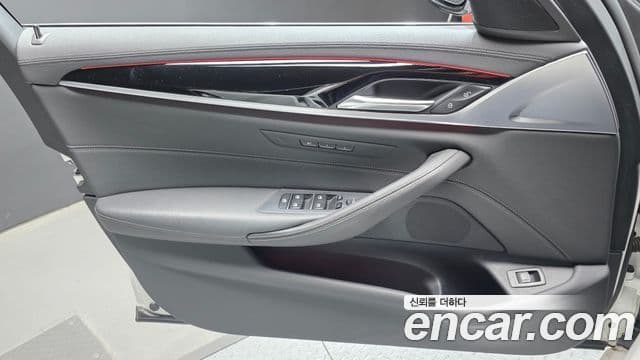 BMW 5 Series 2019 — Şəkil 13/30