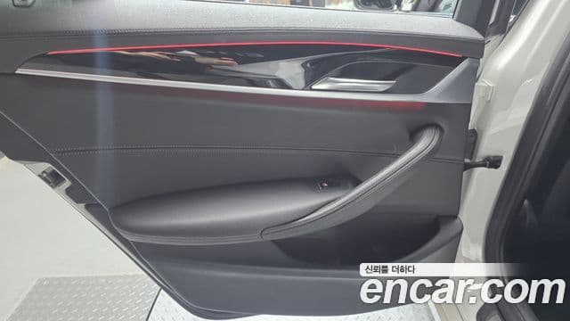 BMW 5 Series 2019 — Şəkil 8/30
