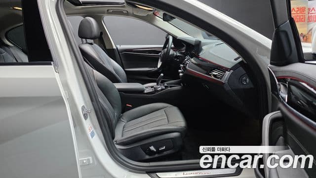 BMW 5 Series 2019 — Şəkil 30/30