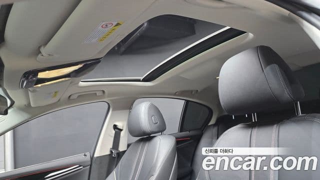 BMW 5 Series 2019 — Şəkil 10/30