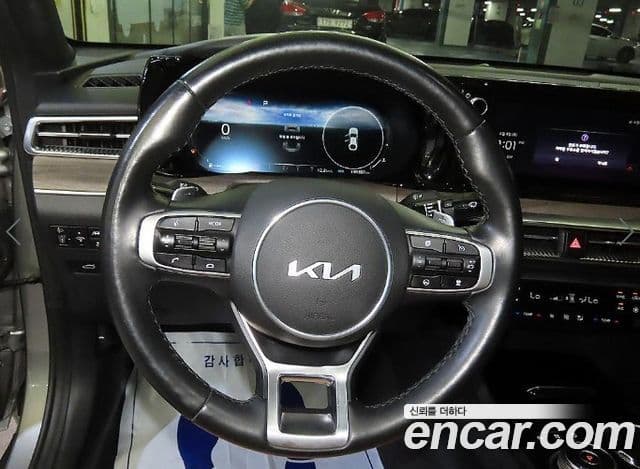 Kia K5 2022 — ფოტო 8/20