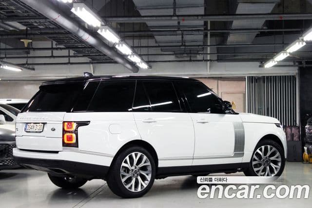 Land Rover Range Rover 2020 — ფოტო 16/20