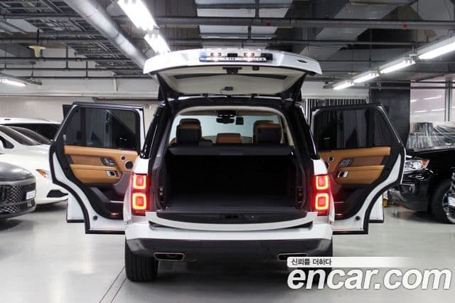 Land Rover Range Rover 2020 — ფოტო 19/20