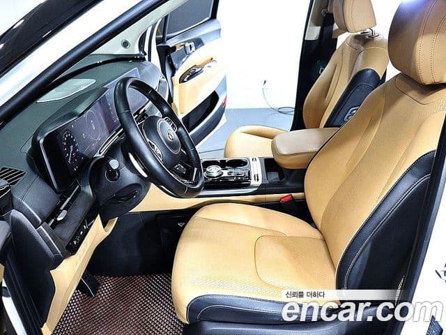 Kia Carnival 2021 — ფოტო 13/20
