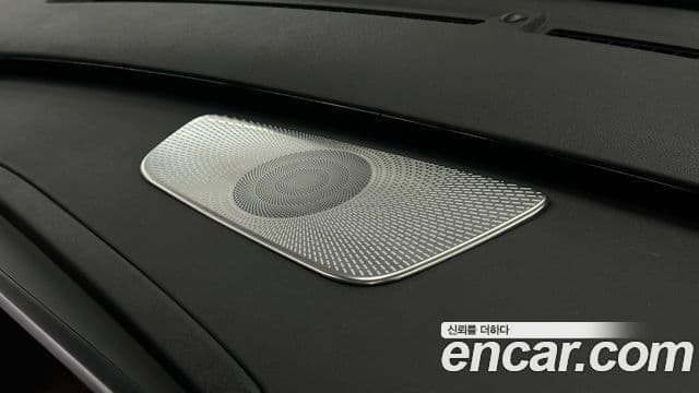 Kia Carnival 2021 — ფოტო 19/20